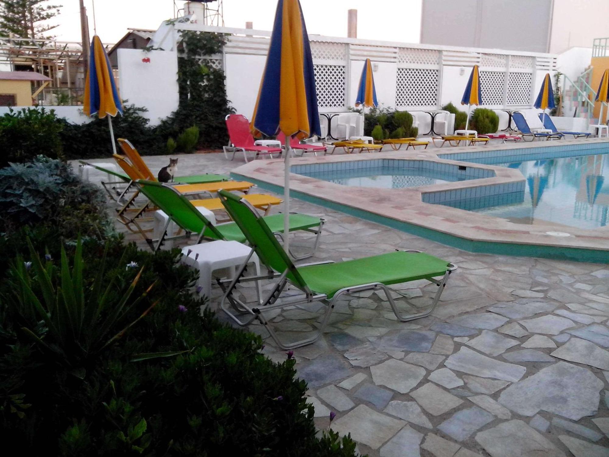 Haris Apartments Kokkini Hani ภายนอก รูปภาพ