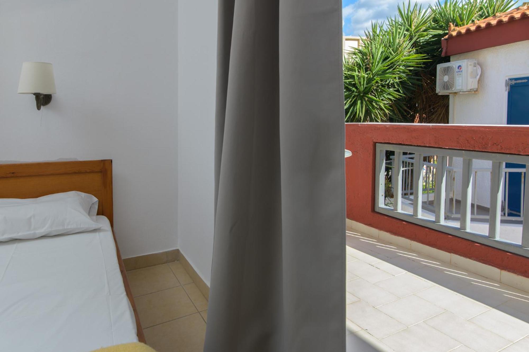 Haris Apartments Kokkini Hani ภายนอก รูปภาพ